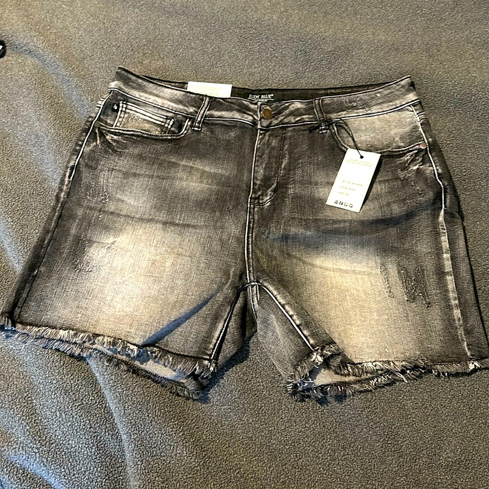 NWT 1x Distressed black high waist cut off shorts with fray hem
